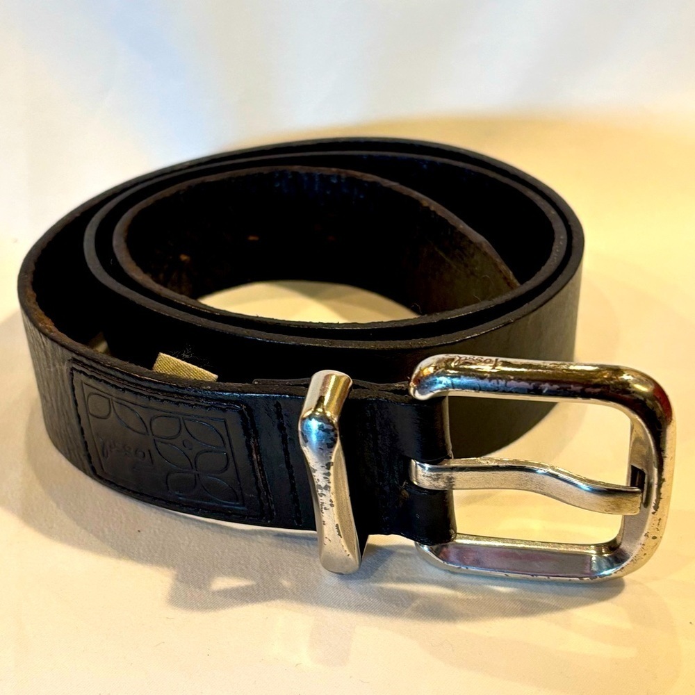 FOSSIL Sz L Vintage Leather Belt Classic Length: 43” Width: 1.8” Buckle: 2x2”